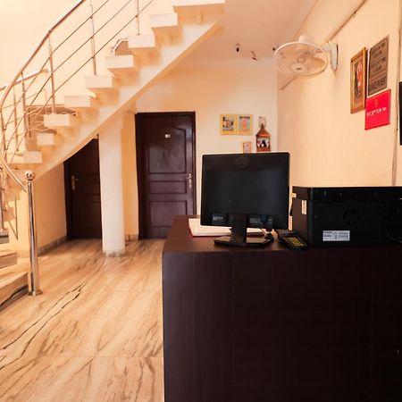 Hotel Green Villa - Near Anand Vihar Station Нью-Дели Экстерьер фото