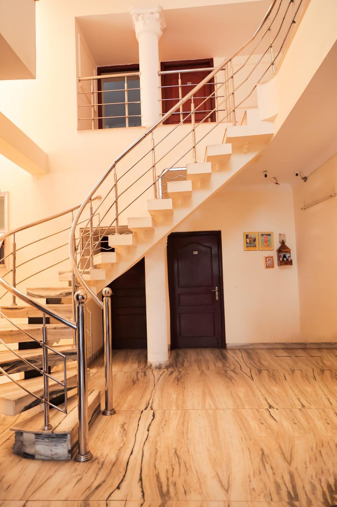 Hotel Green Villa - Near Anand Vihar Station Нью-Дели Экстерьер фото