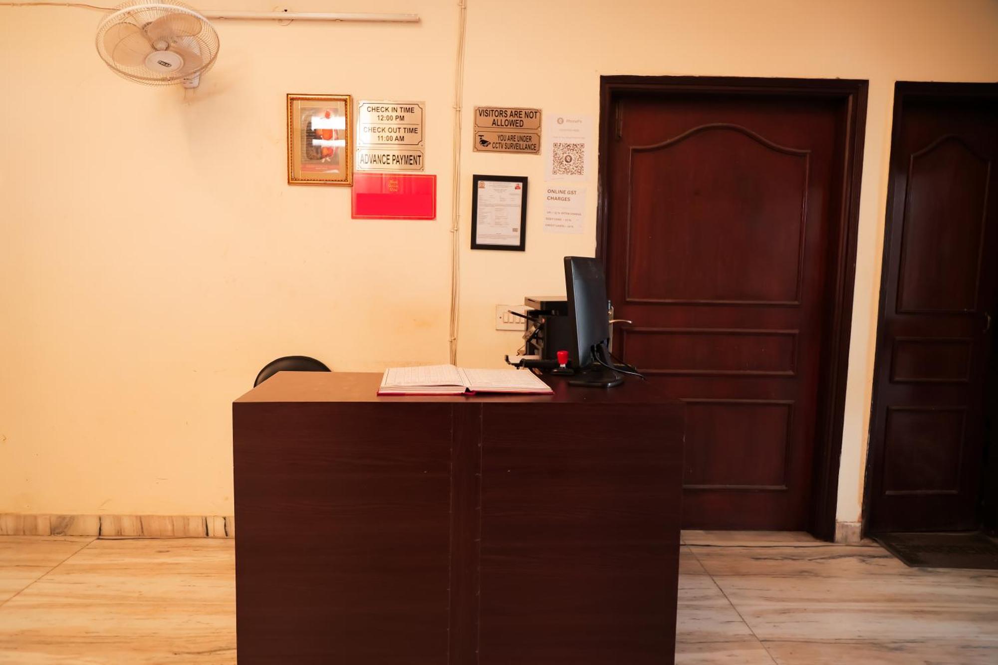 Hotel Green Villa - Near Anand Vihar Station Нью-Дели Экстерьер фото