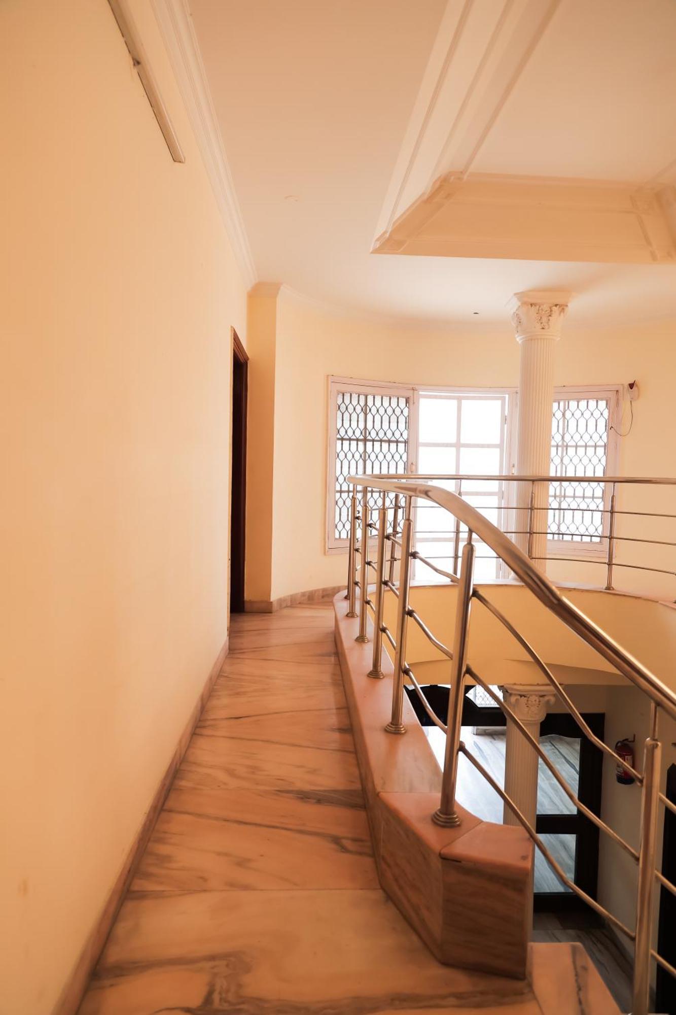 Hotel Green Villa - Near Anand Vihar Station Нью-Дели Экстерьер фото