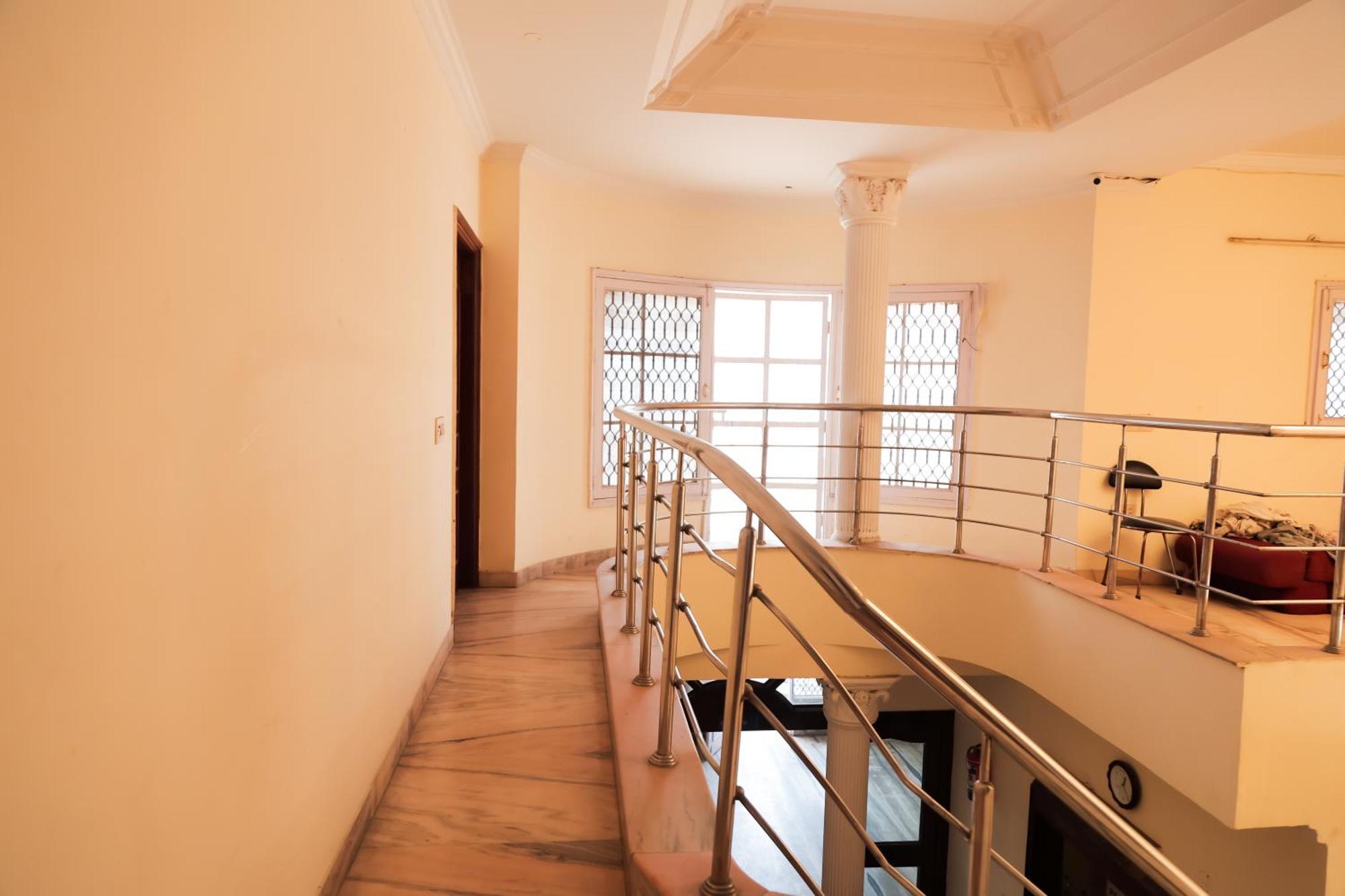 Hotel Green Villa - Near Anand Vihar Station Нью-Дели Экстерьер фото