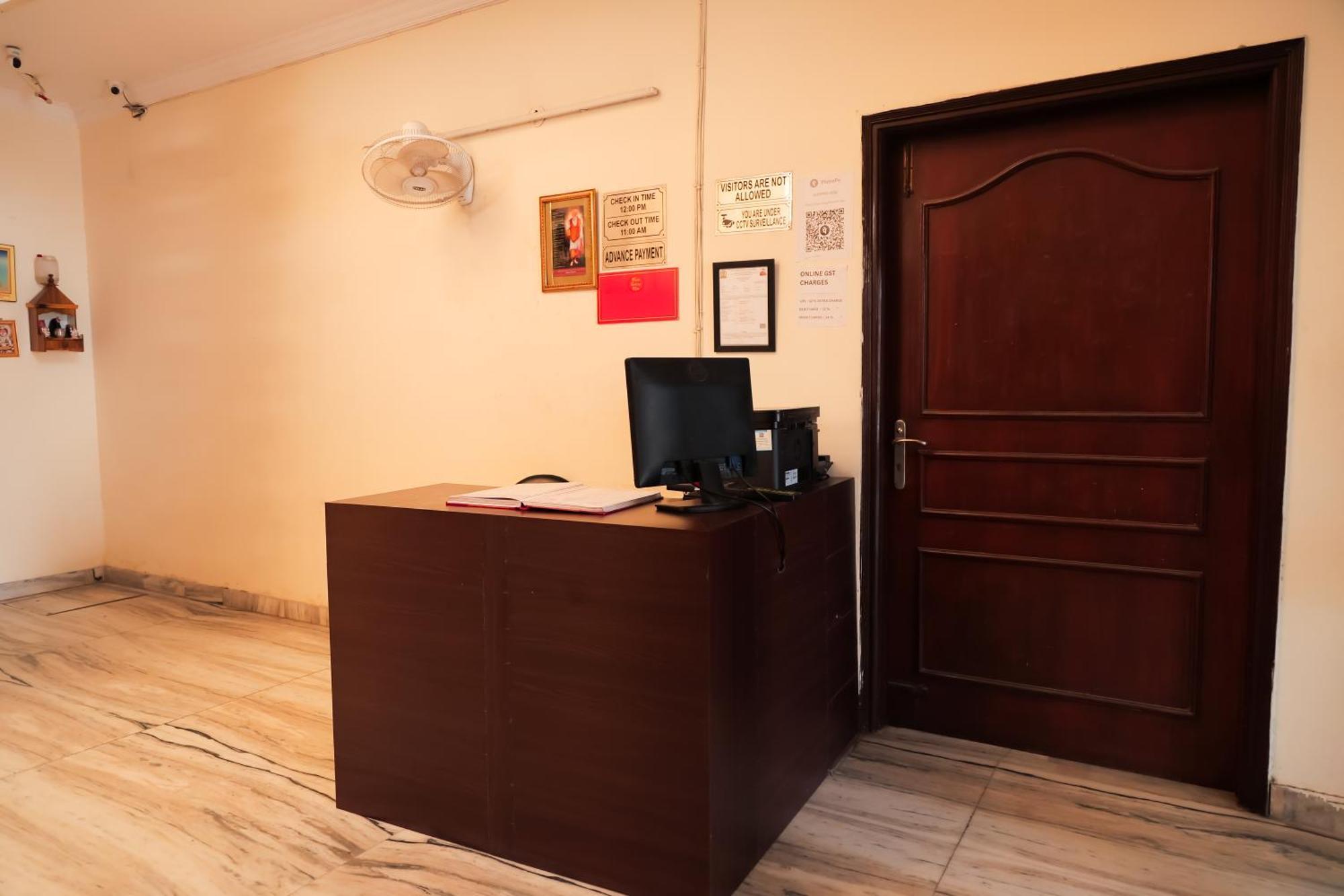Hotel Green Villa - Near Anand Vihar Station Нью-Дели Экстерьер фото