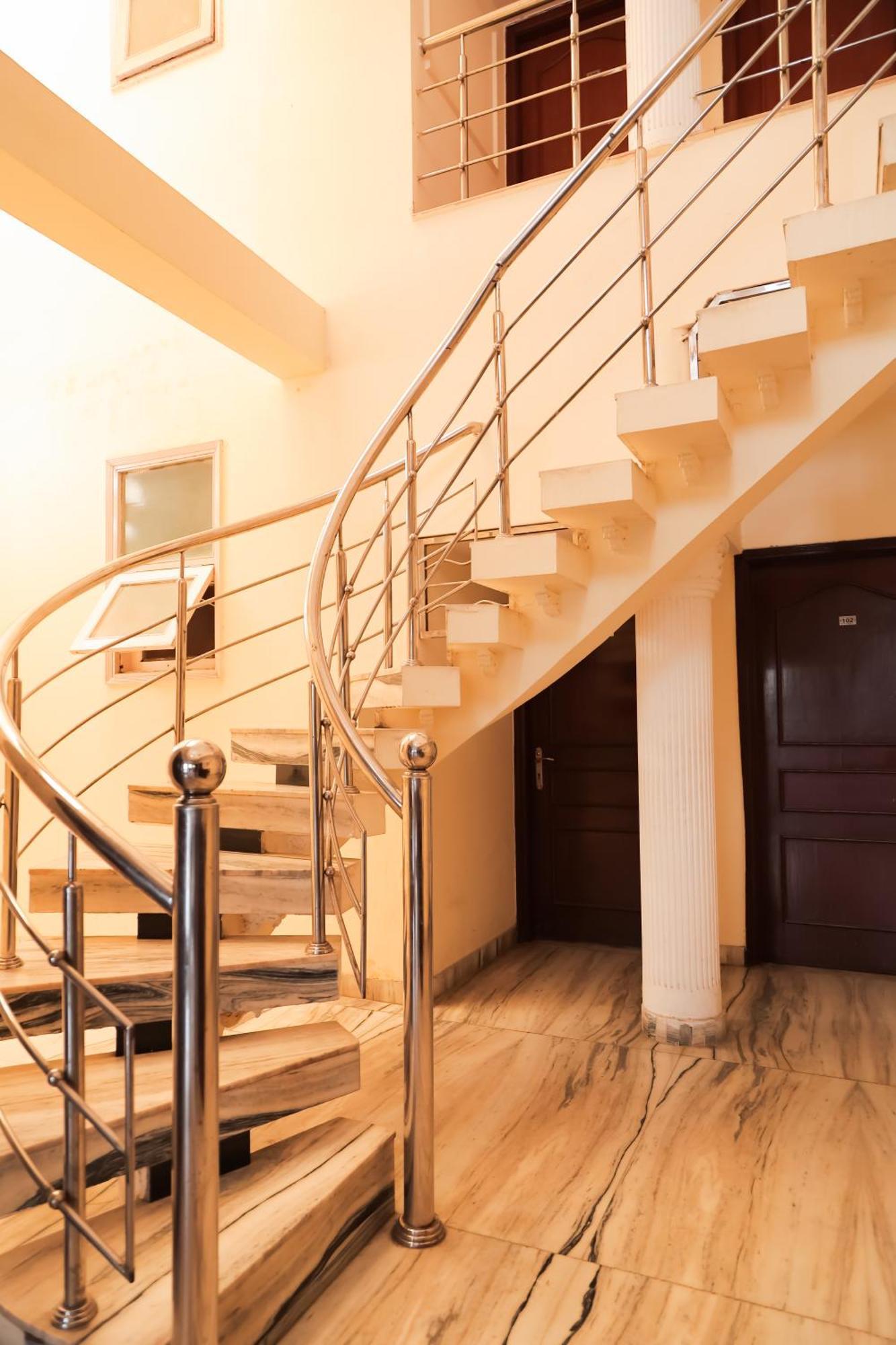 Hotel Green Villa - Near Anand Vihar Station Нью-Дели Экстерьер фото