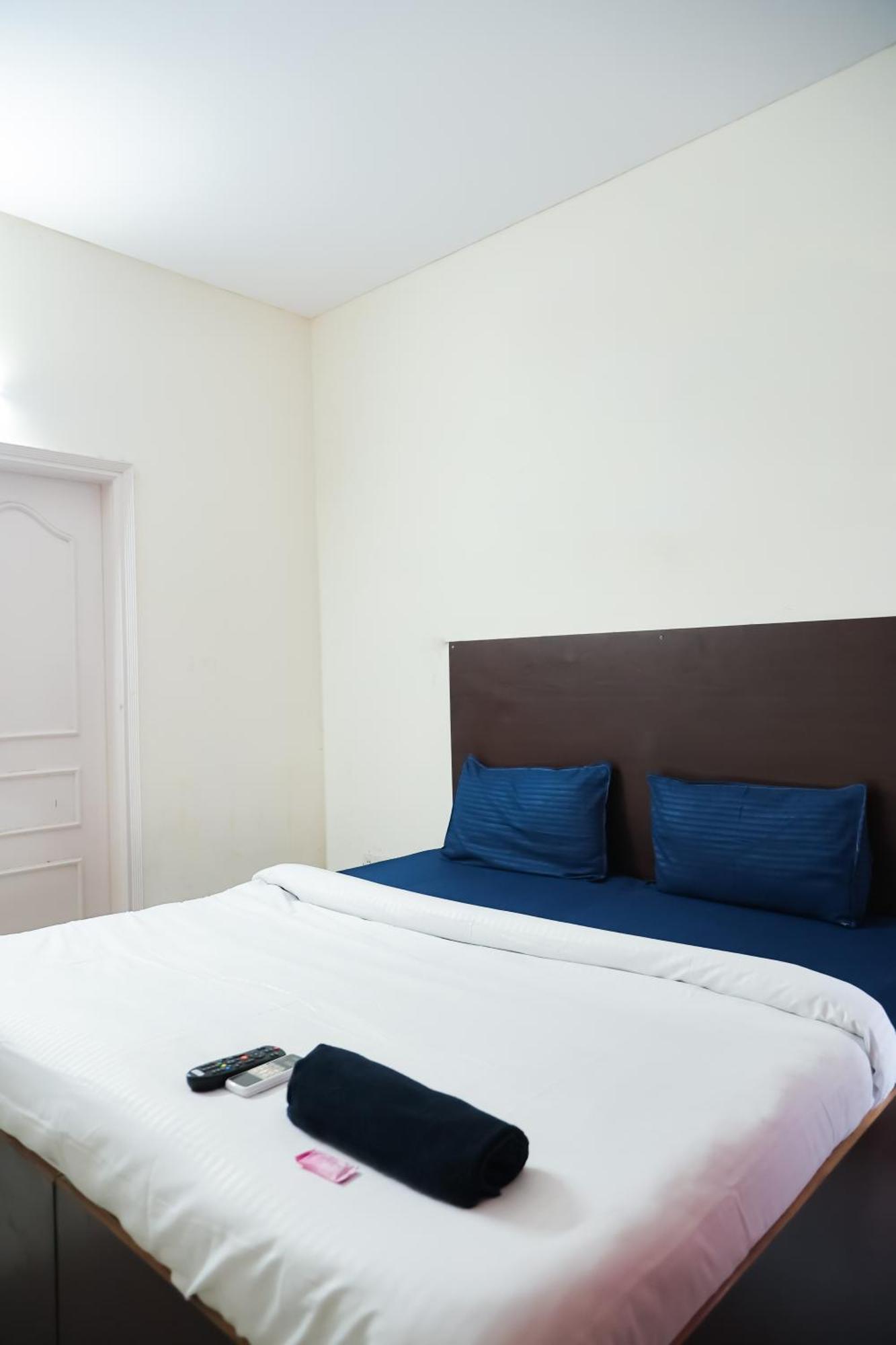 Hotel Green Villa - Near Anand Vihar Station Нью-Дели Экстерьер фото